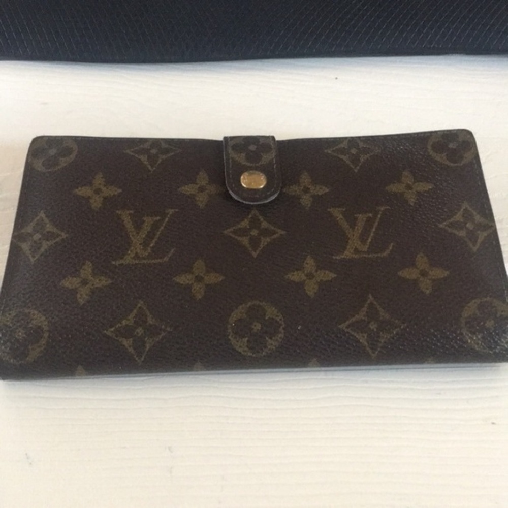 Guaranteed AUTHENTIC Louis Vuitton Kisslock Wallet